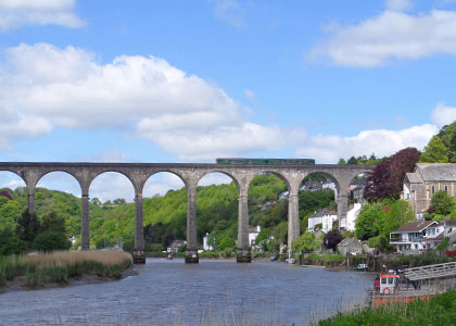 GWR train on the Tamar Valley Line between Plymouth and Gunnislake