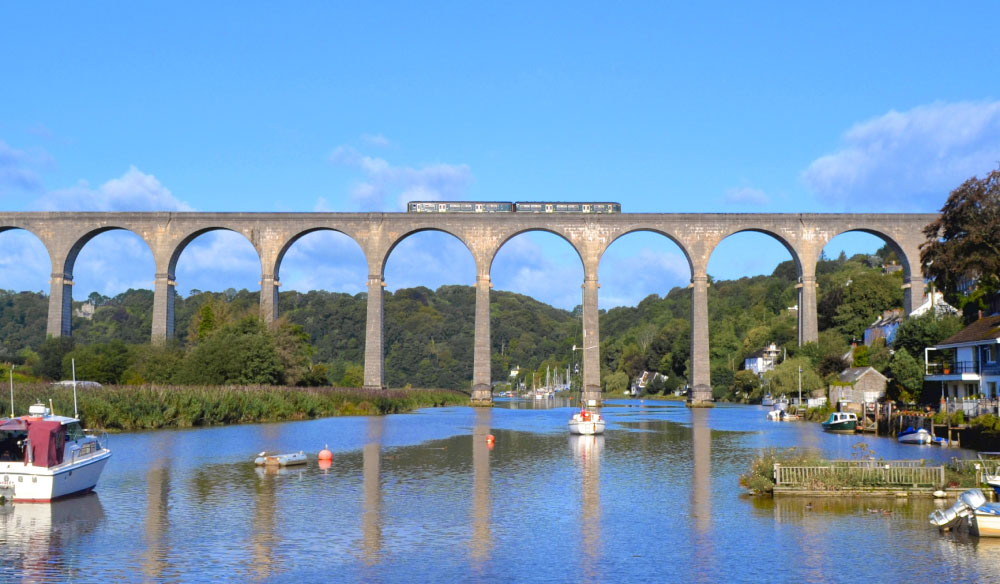 Train on Calstock Viaduct on the Tamar Valley Line